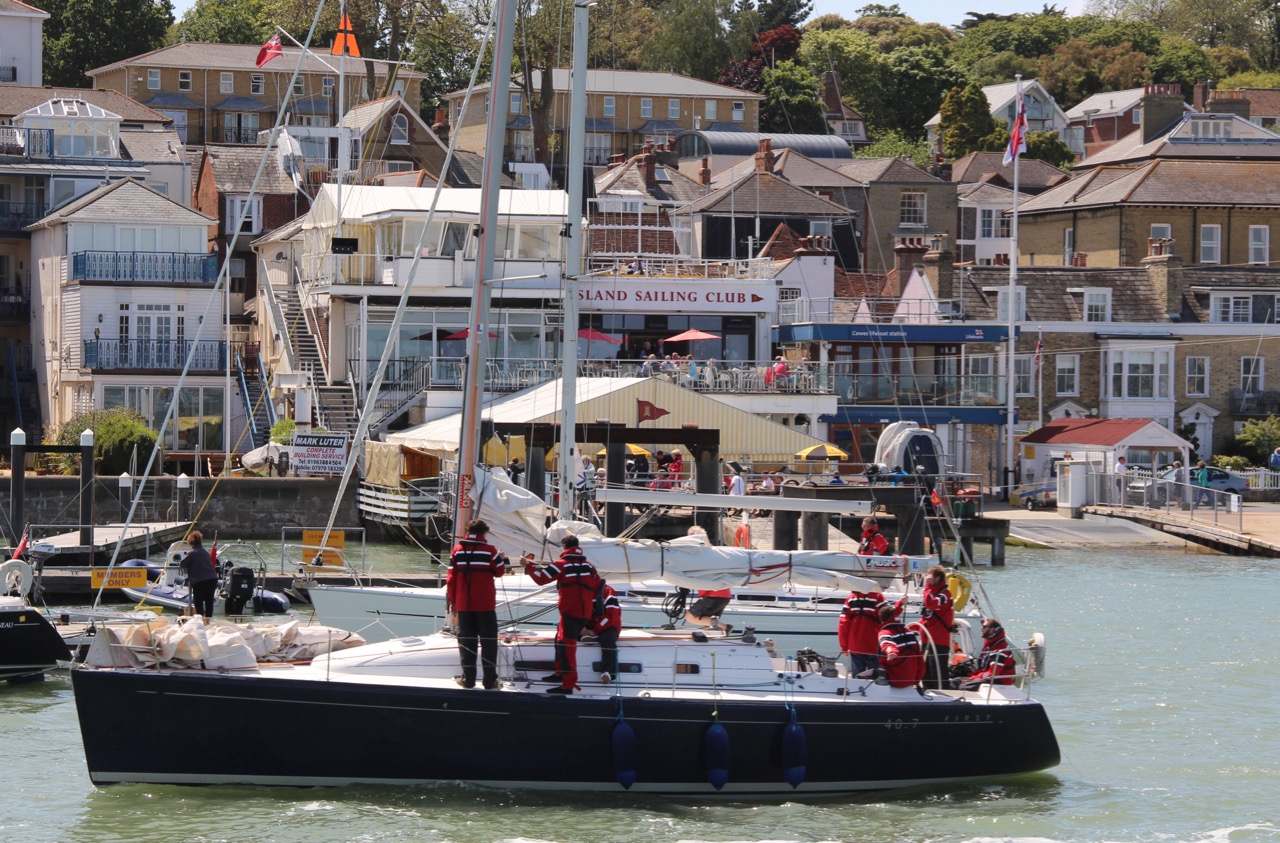 Sailing to Cowes