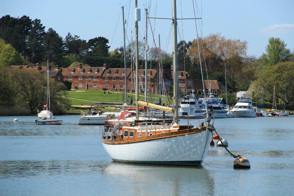 sailing yacht charter solent